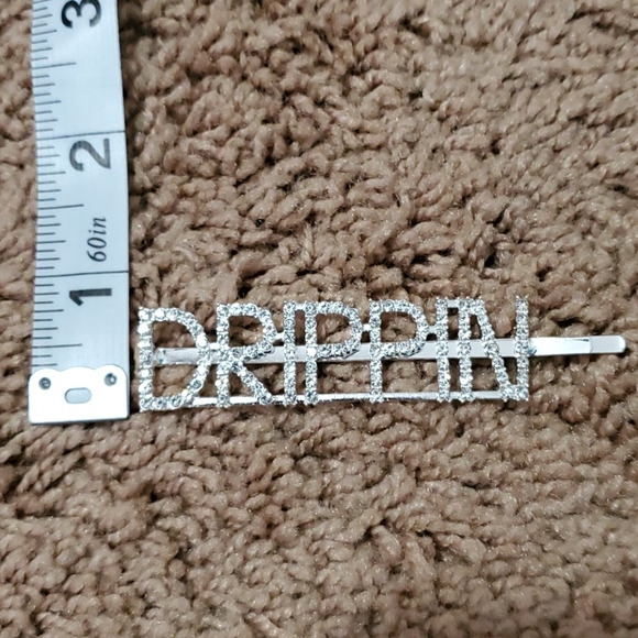 Bling🎁💝🏷 "drippin"letter hair clip - Picture 5 of 8